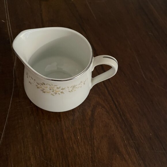 Crown Victoria - Carolyn - Creamer - Picture 3 of 5